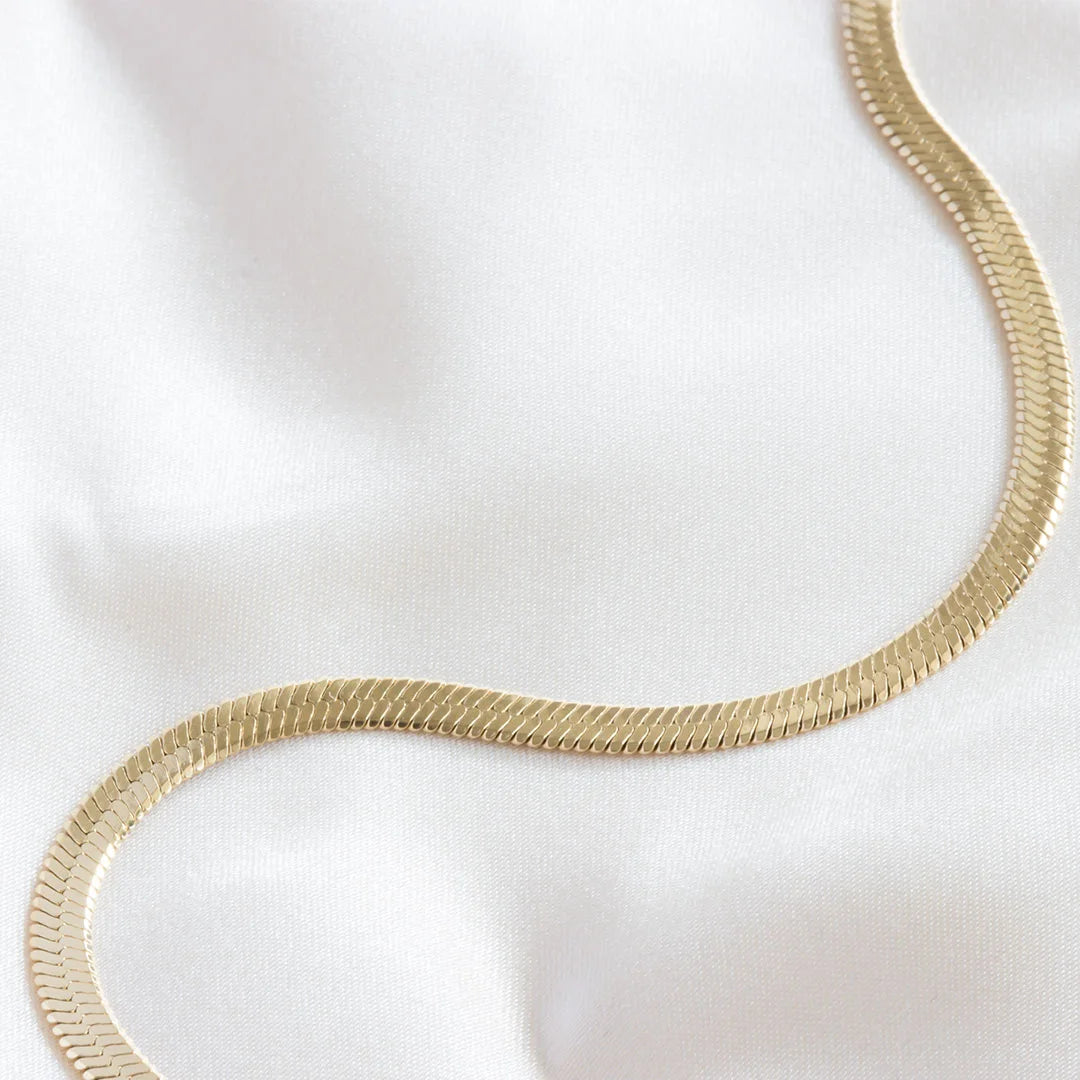 herringbone chain bracelet made in waterproof 14k gold plated steel from icône 