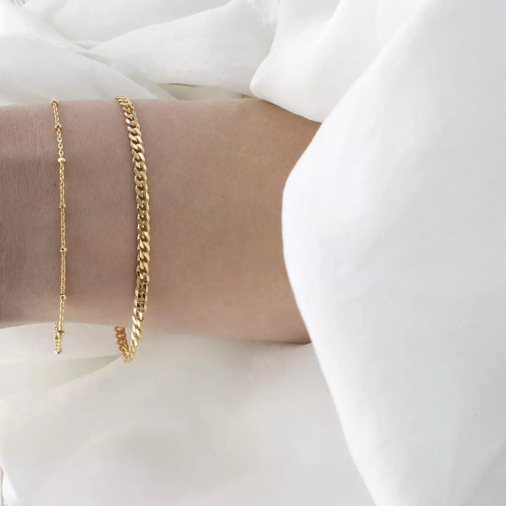 minimalist bracelets made in 18k gold plated silver from icône